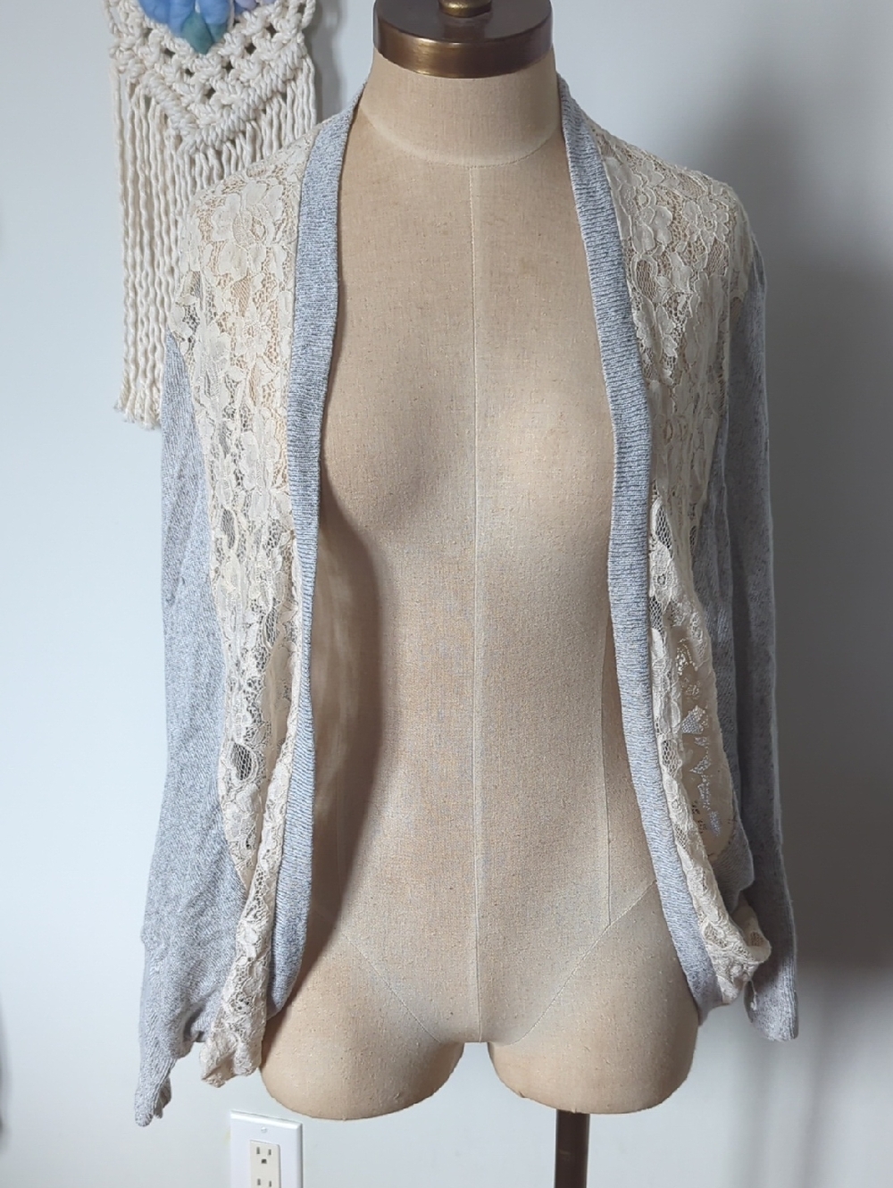 Kimchi Blue Women's Cream Lace & Light Gray Open Cardigan Sweater Size Small